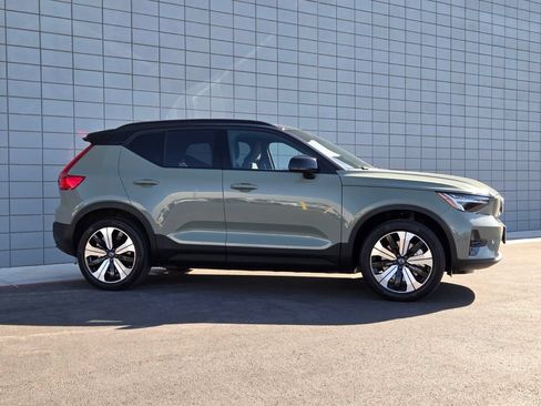 Used 2023 Volvo XC40 Recharge Plus w/ Protection Package Premier AWD/4WD image 7