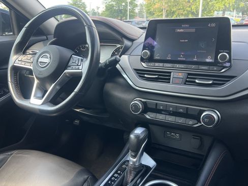 Used 2024 Nissan Altima 2.5 SR FWD image 3