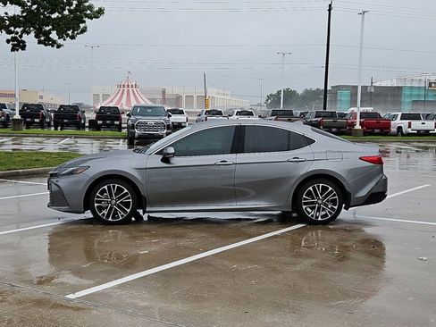 Used 2026 Toyota Camry XLE FWD image 9