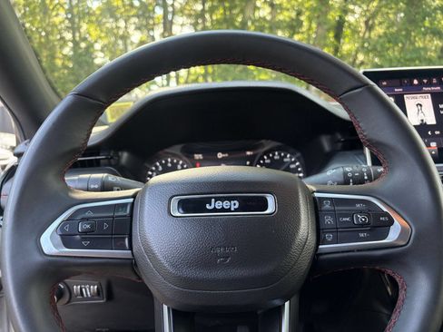 Used 2025 Jeep Compass Trailhawk AWD/4WD image 24