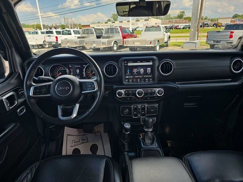 Used 2020 Jeep Gladiator Overland AWD/4WD image 18