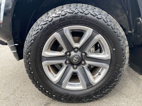 Certified 2018 Toyota Tacoma Limited AWD/4WD image 10