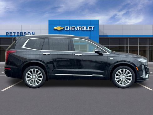 Used 2023 Cadillac XT6 Premium Luxury w/ Technology Package AWD/4WD image 3