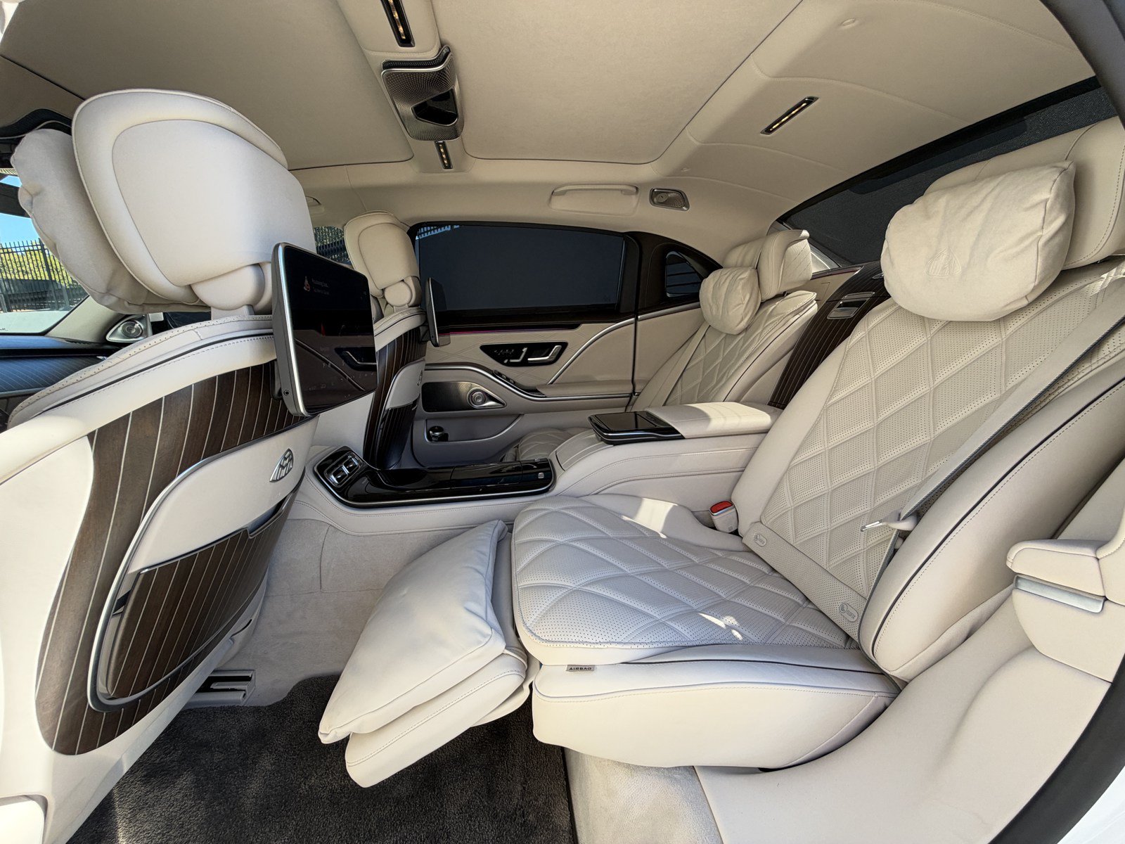 Used 2023 Mercedes-Benz Maybach S 580 4MATIC image 37