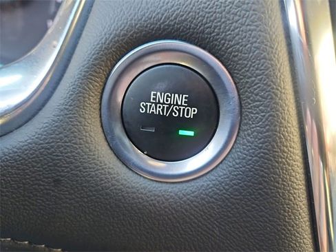 Used 2023 Chevrolet Traverse LT image 17