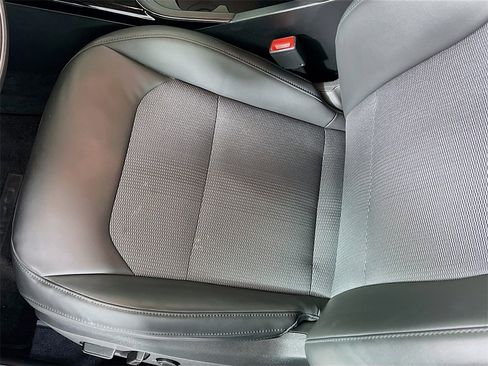 Certified 2023 Kia Niro EX image 19