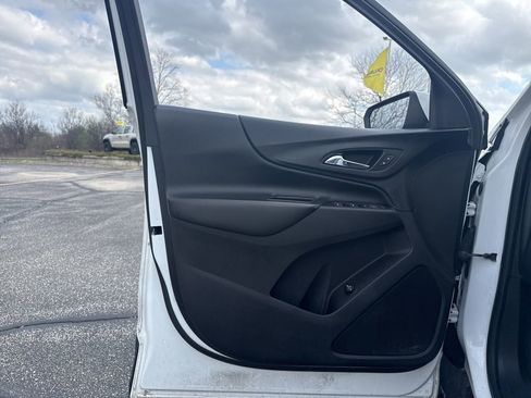 Used 2018 Chevrolet Equinox LT image 9