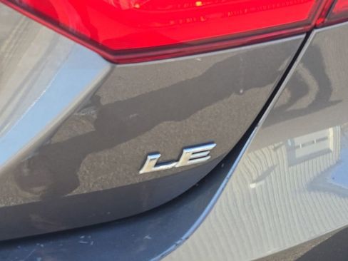 Used 2019 Toyota Camry LE image 7