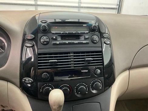 Used 2005 Toyota Sienna LE AWD/4WD image 6