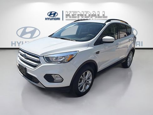 Used 2018 Ford Escape SE image 3