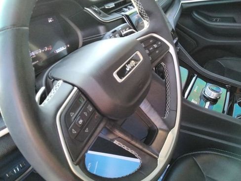 Used 2023 Jeep Grand Cherokee L Limited w/ Black Appearance Package image 24