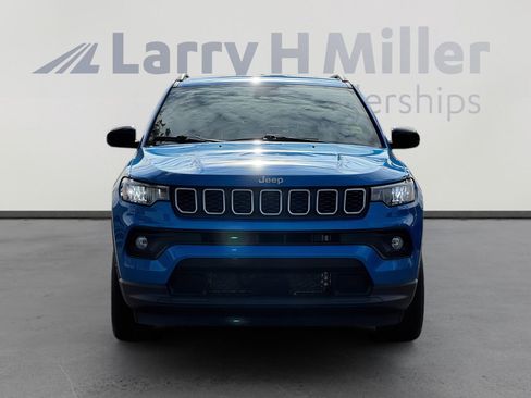 Used 2025 Jeep Compass Latitude image 8
