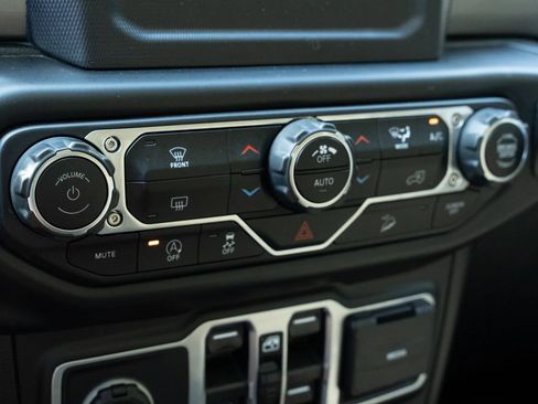 Used 2020 Jeep Wrangler Unlimited Sahara AWD/4WD image 25