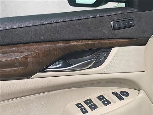 Used 2019 Cadillac Escalade Premium Luxury image 17