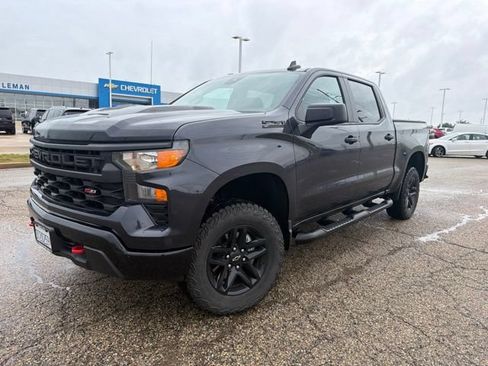 Used 2023 Chevrolet Silverado 1500 Custom Trail Boss w/ LPO, Dark Essentials Package AWD/4WD image 2