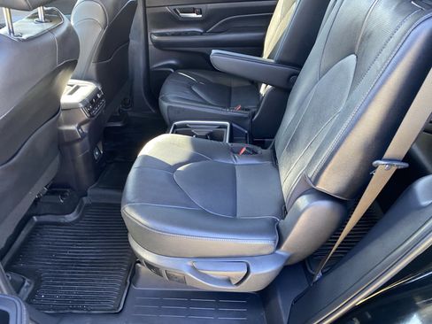 Used 2025 Toyota Grand Highlander AWD image 9