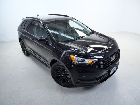 Used 2022 Ford Edge SE w/ Black Appearance Package AWD/4WD image 4