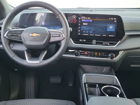 Used 2025 Chevrolet Equinox LT image 6