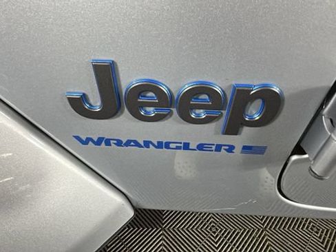 Used 2024 Jeep Wrangler Unlimited w/ Convenience Group AWD/4WD image 9