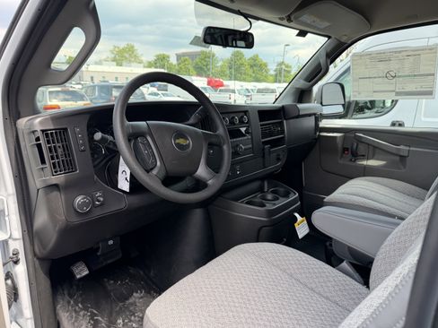 New 2026 Chevrolet Express 3500 Extended RWD image 11