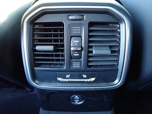 Used 2022 Porsche Macan image 18