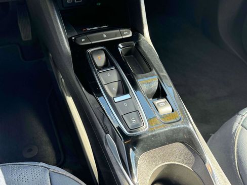 Used 2022 Chevrolet Bolt EUV LT w/ Convenience Package image 28