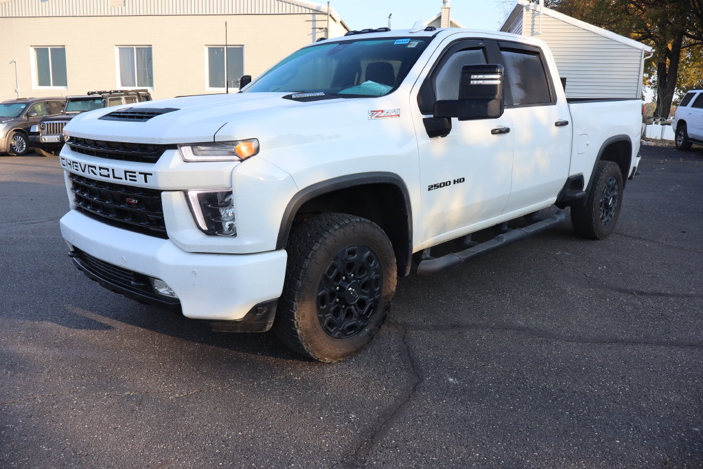 Used 2022 Chevrolet Silverado 2500 LTZ w/ LTZ Plus Package AWD/4WD image 2