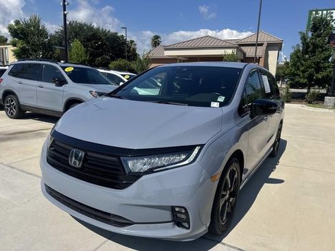 Used 2024 Honda Odyssey Sport image 3