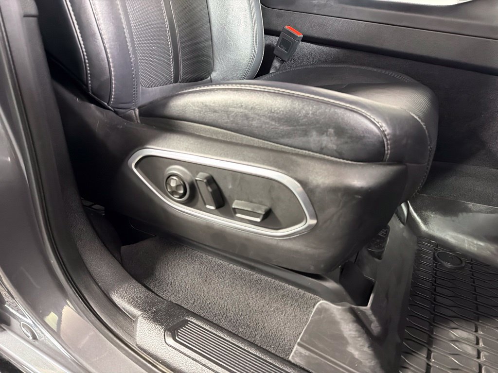 Used 2024 Jeep Wagoneer L Series III w/ Flexible Seating Group AWD/4WD image 25