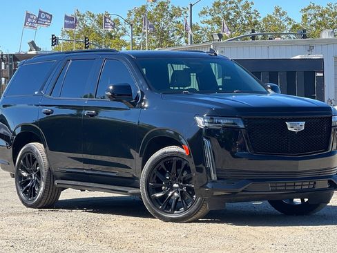Used 2023 Cadillac Escalade Sport w/ LPO, ONYX Package AWD/4WD image 2