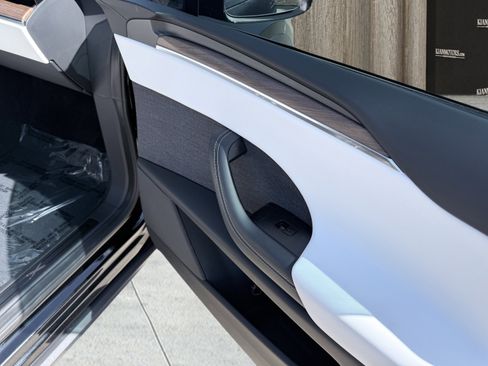 Used 2022 Tesla Model X image 45