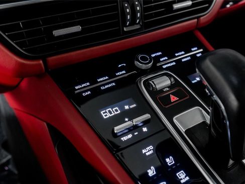 Used 2023 Porsche Cayenne Platinum Edition image 40