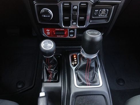 Used 2023 Jeep Wrangler Unlimited Rubicon w/ Cold Weather Group AWD/4WD image 10
