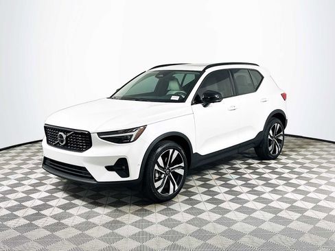 Used 2026 Volvo XC40 B5 Ultra w/ Climate Package AWD/4WD image 3