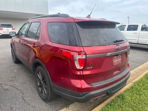 Used 2018 Ford Explorer XLT w/ Equipment Group 202A FWD image 6