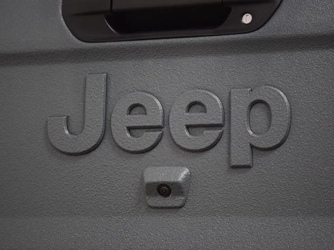 Used 2026 Jeep Gladiator Mojave AWD/4WD image 22