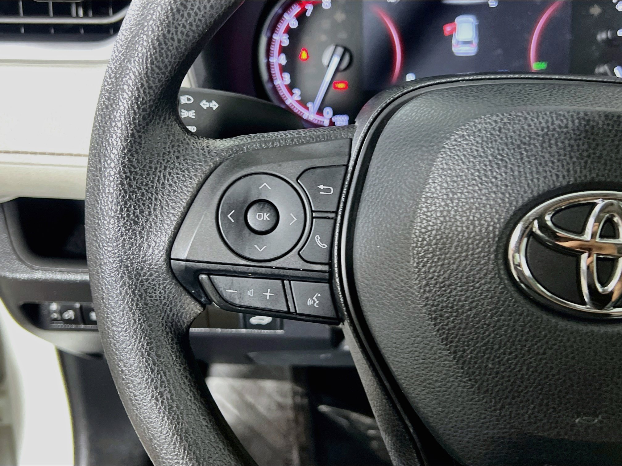 Used 2023 Toyota RAV4 XLE w/ Convenience Package FWD image 19