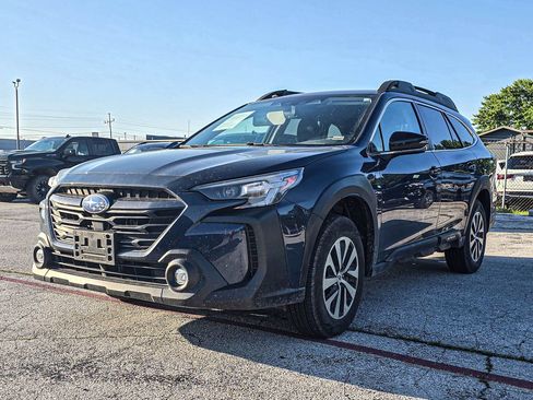 Used 2024 Subaru Outback Premium AWD/4WD image 3