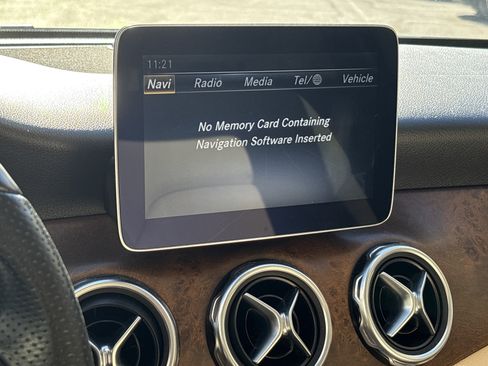 Used 2019 Mercedes-Benz GLA 250 4MATIC image 23