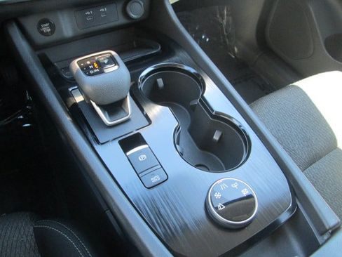 Used 2025 Nissan Rogue SV AWD/4WD image 16