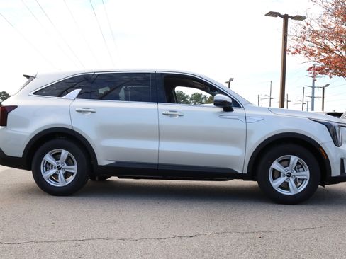 New 2026 Kia Sorento LX image 4