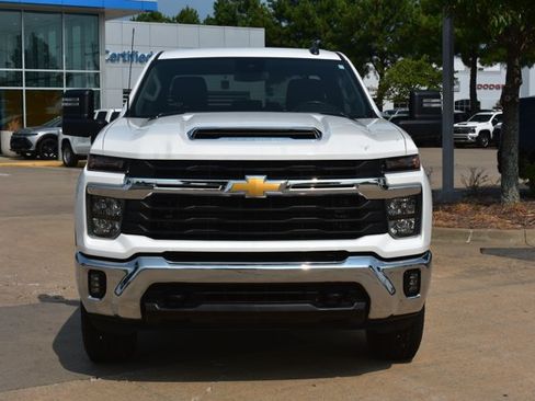 Used 2024 Chevrolet Silverado 2500 LT AWD/4WD image 2