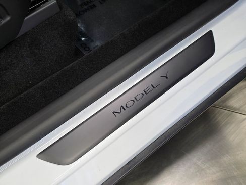 Used 2026 Tesla Model Y Long Range image 35