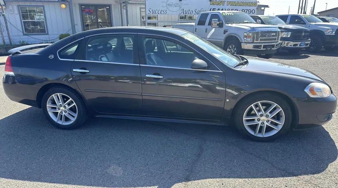 Used 2009 Chevrolet Impala LTZ FWD image 3