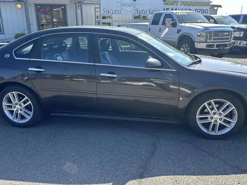 Used 2009 Chevrolet Impala LTZ FWD image 3