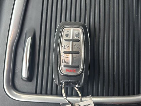 Used 2023 Chrysler Pacifica Touring-L FWD image 35