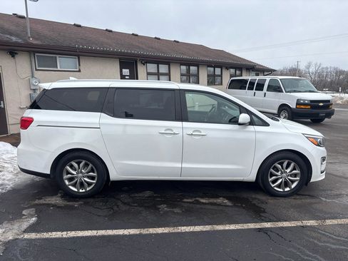 Used 2020 Kia Sedona EX image 2