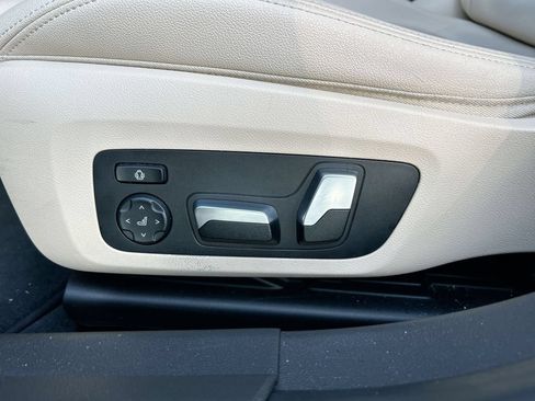 Used 2019 BMW 330i xDrive Sedan AWD/4WD image 12