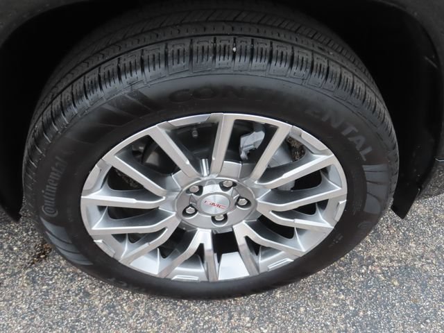 New 2026 GMC Terrain Denali w/ LPO, Black Badging Package AWD/4WD image 13
