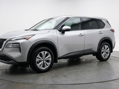 Used 2025 Nissan Rogue SV AWD/4WD image 3